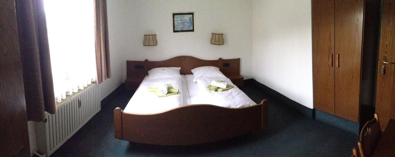 Aparthotel Goldene Rose Ebersbach an der Fils Esterno foto