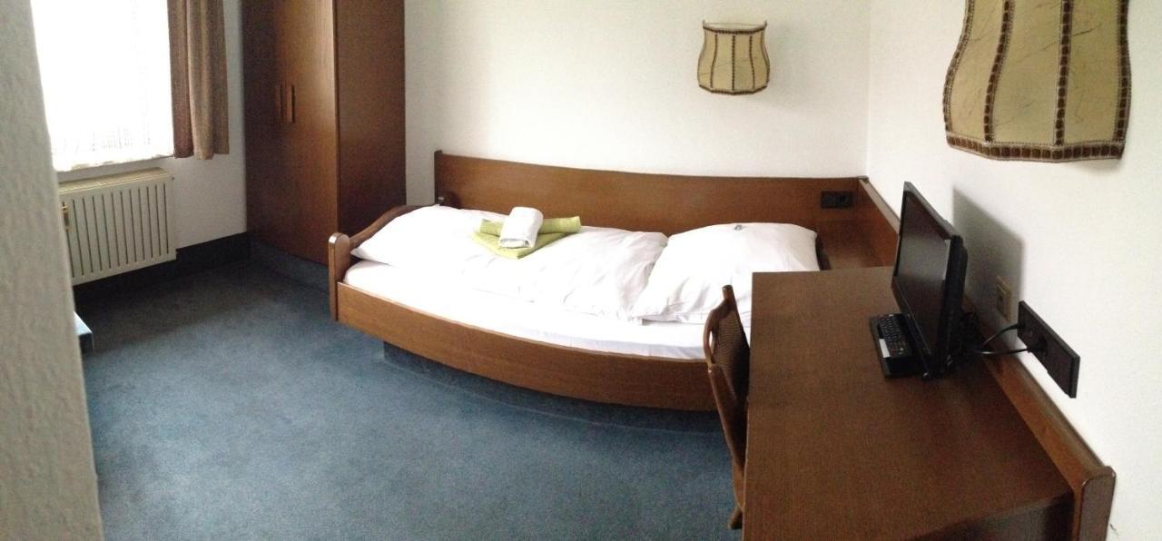 Aparthotel Goldene Rose Ebersbach an der Fils Esterno foto