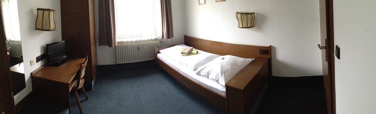 Aparthotel Goldene Rose Ebersbach an der Fils Esterno foto